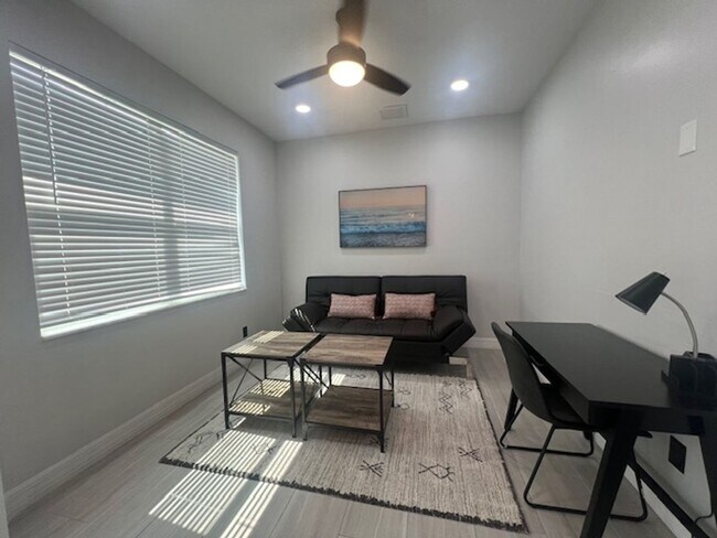 Foto del edificio - Stunning furnished Pool Home for Rent in N...