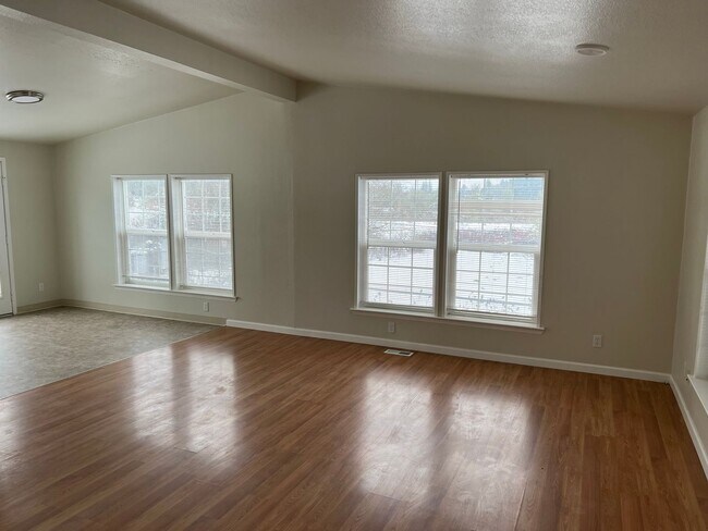 Foto del edificio - Lovely 3 bedroom home on property