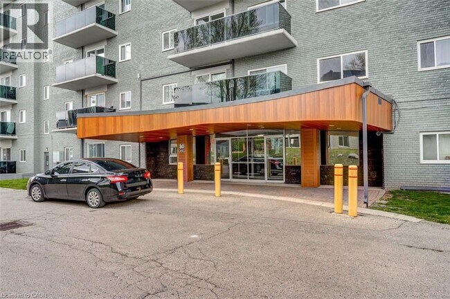 Building Photo - 80 King Edward Ave