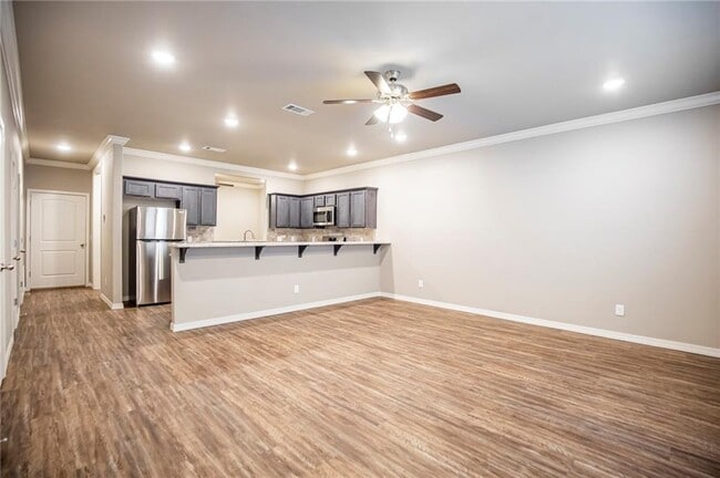 Building Photo - 301 Bear Trap Dr