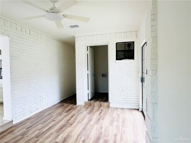 Building Photo - 12 Encino Dr