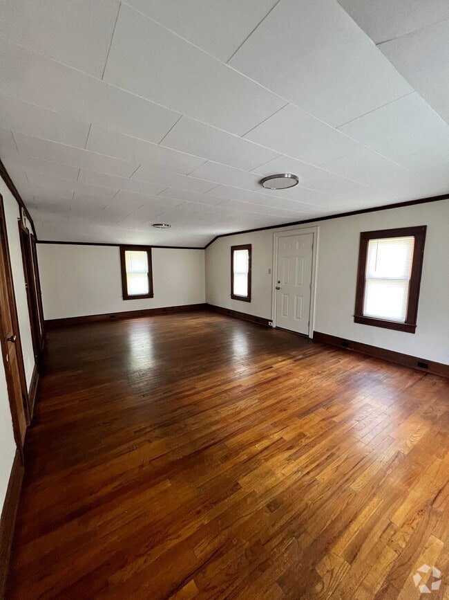 Building Photo - 703 Adderton St