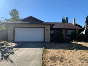 Building Photo - 800 Dogwood Cir