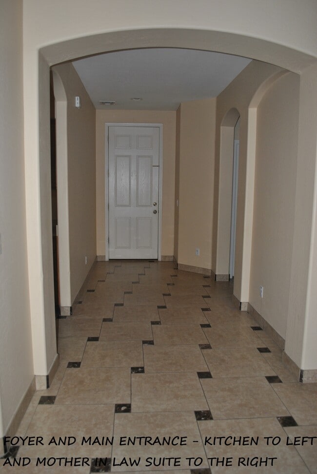 Building Photo - 16519 N 71st Ave