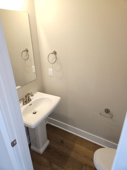 Building Photo - 719 Crestland Ave