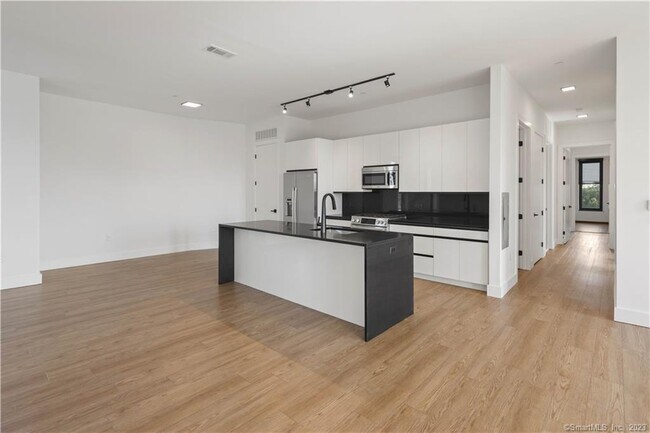 Building Photo - 78 Unquowa Pl