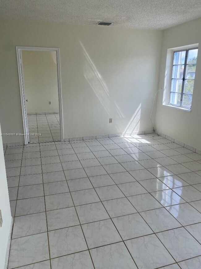 Foto del edificio - 2343 NW 15th St