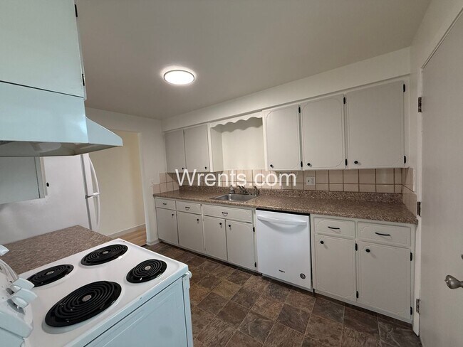 Foto del edificio - Charming Duplex Living – 3BR/2BA + Bonus Room & Garage