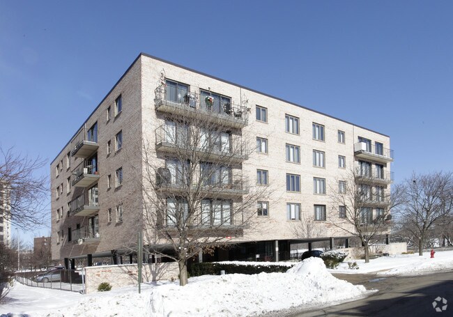 Primary Photo - Thacker Point Condominiums