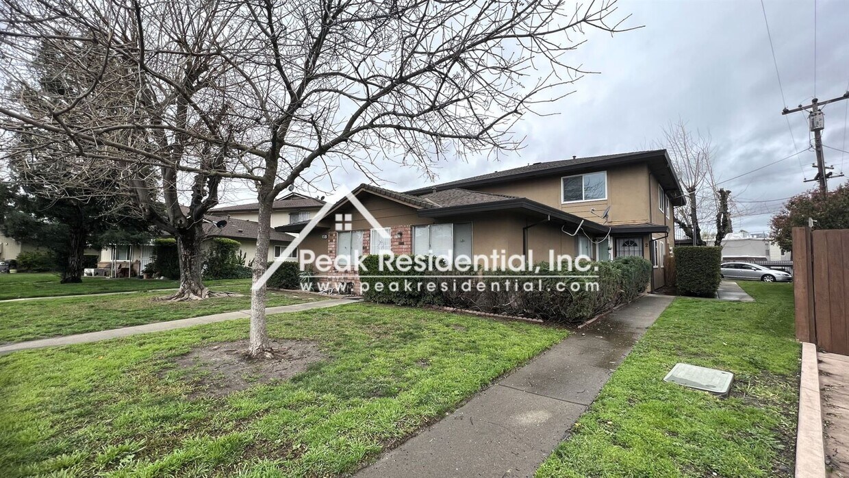 Building Photo - 2 br, 1 bath House - 5615 Revelstok Dr #3