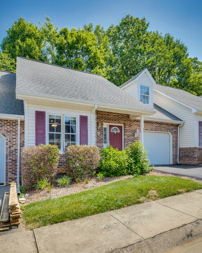 Foto del edificio - 28 Cherokee Ridge Ct