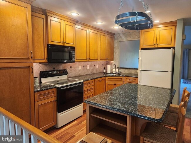 Building Photo - 22016 Beacon Hill Dr