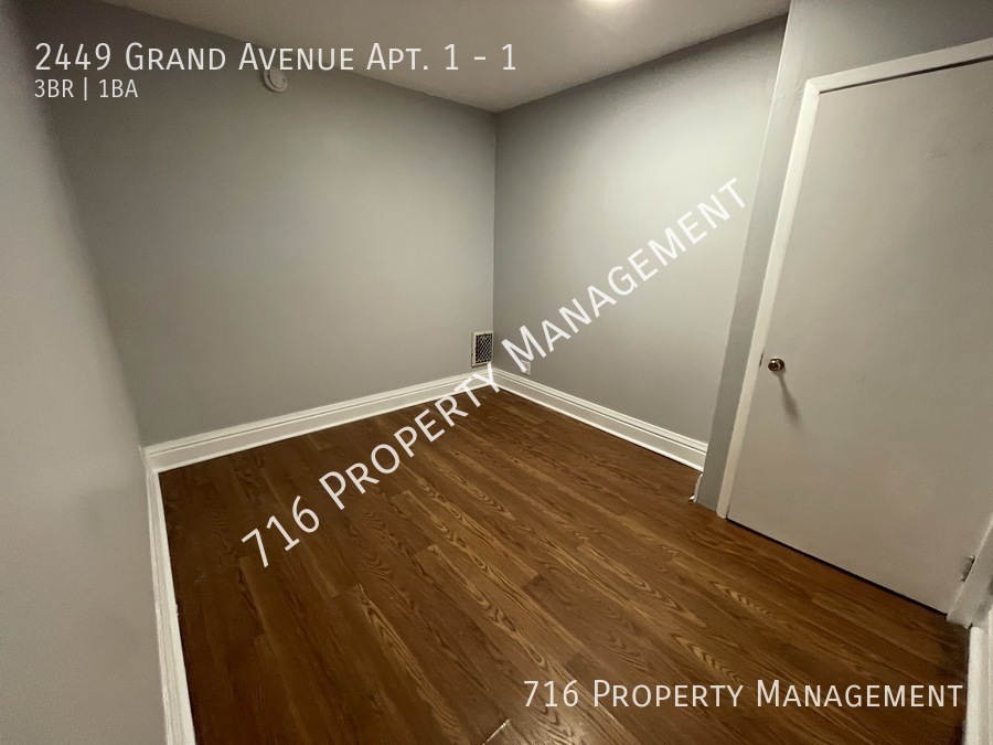 Foto principal - 2449 Grand Ave