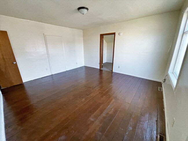 Foto del edificio - 122 W 9th Ave