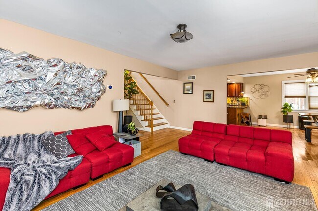 Foto del edificio - 165 MacArthur Ave