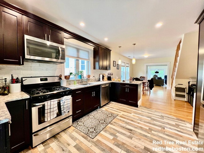 Building Photo - 72 Edenfield Ave