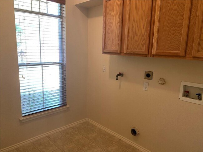 Foto del edificio - 10309 Huxley St