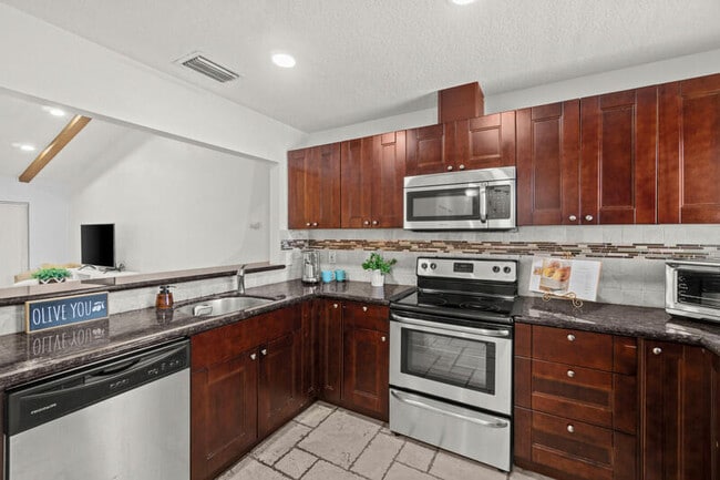 Building Photo - 21701 Altamira Ave