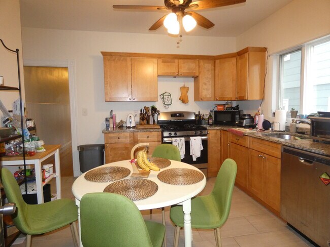 Building Photo - 37 Belknap St