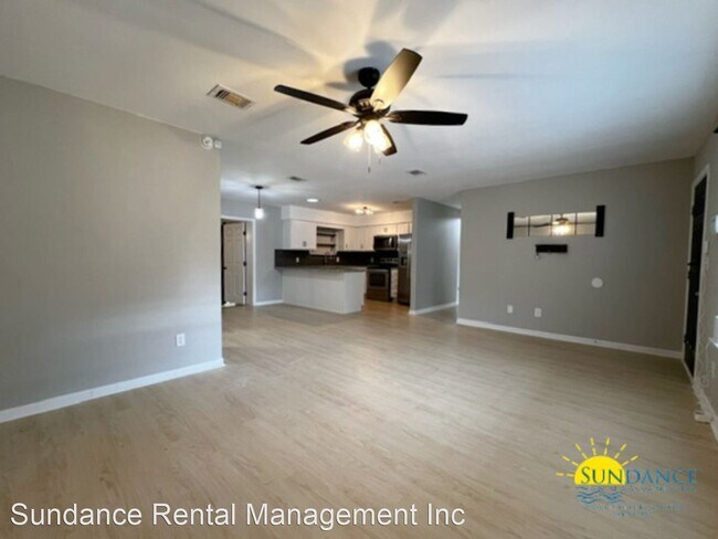 Building Photo - 4 br, 2 bath House - 181 W. North Ave