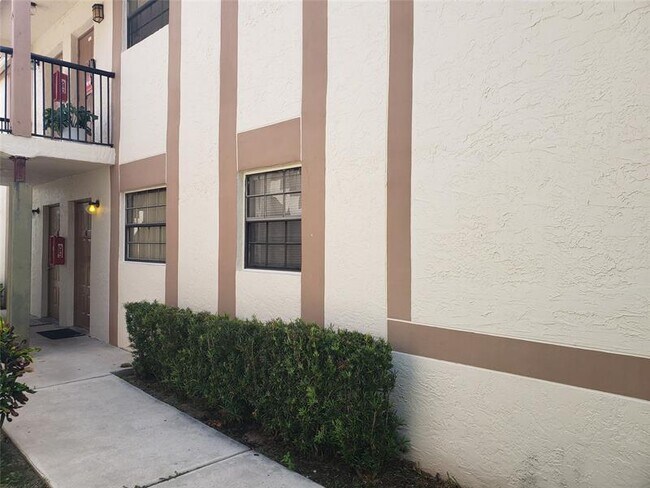 Building Photo - 12252 Royal Palm Blvd