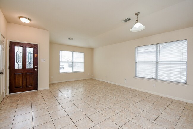 Foto del edificio - 15502 Hensen Creek Dr