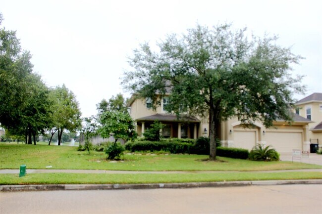 Building Photo - 5230 Dawnington Pl