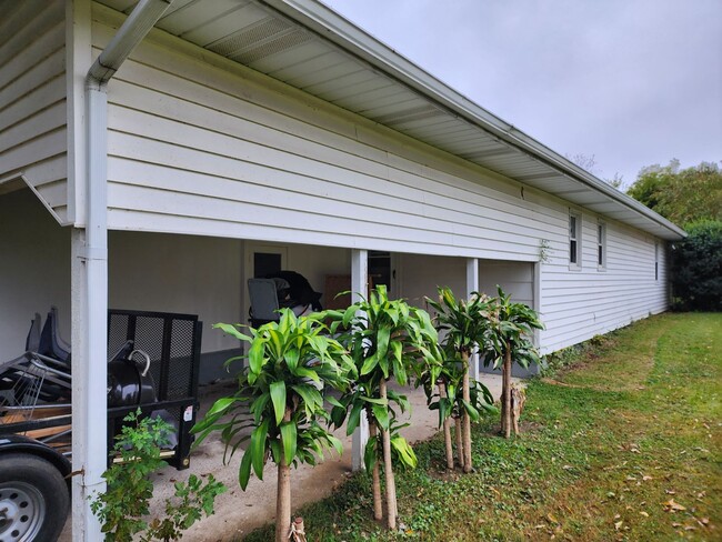 Building Photo - 3 bedroom home for lease