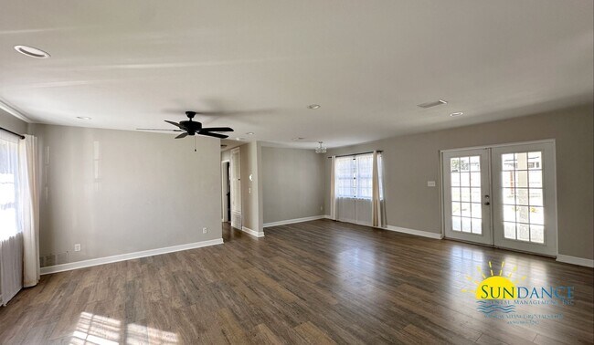 Foto del edificio - Stunning Renovated Home East of Hurlburt F...