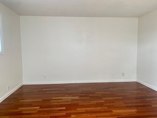 Building Photo - A415-419