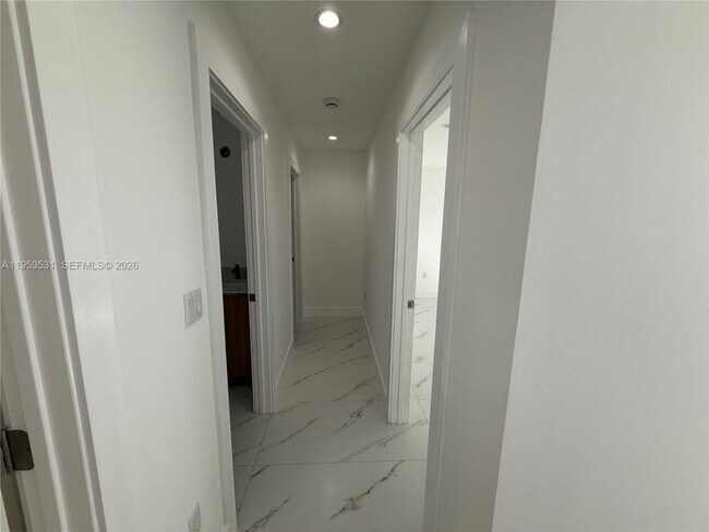 Building Photo - 2313 SW 60th Ct