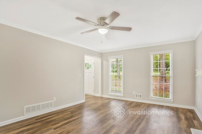 Building Photo - 3868 Shady Dr NW