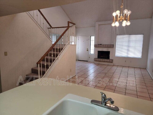 Building Photo - 609 E Mesquite Cir