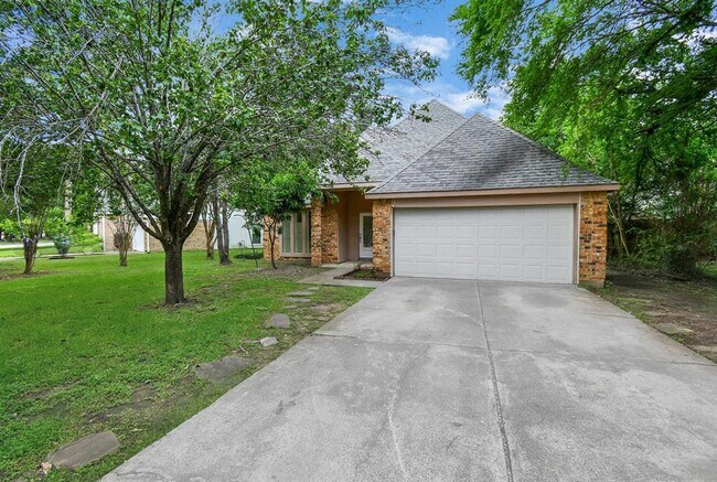 Building Photo - 15410 Lago Villa Dr