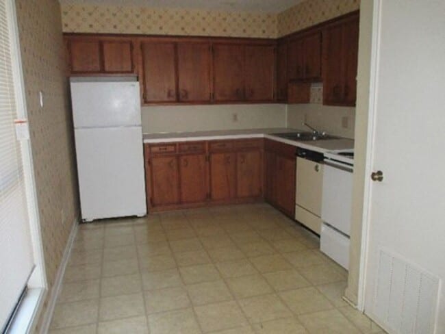 Building Photo - 3017 Courtney Ave