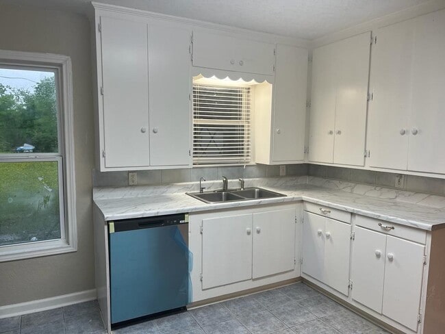 Building Photo - 1407 Bess Rd