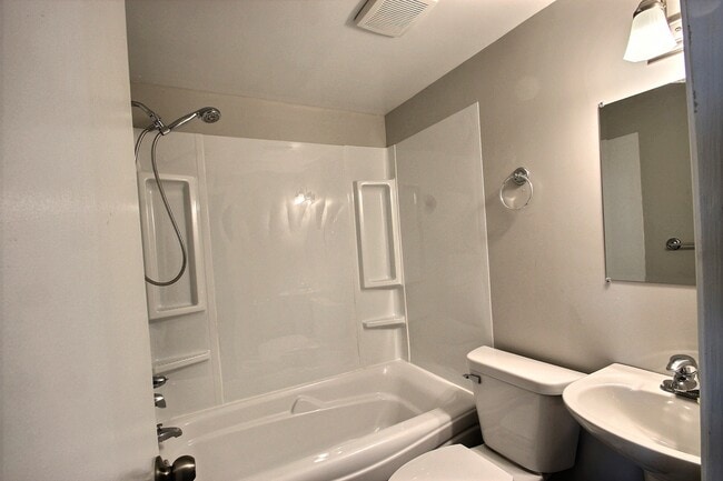 Building Photo - 75 8 St