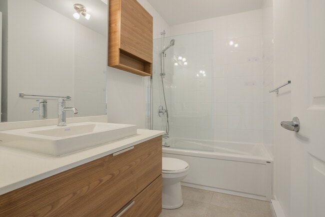 Building Photo - 2929 VICTORIA