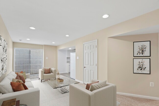 Building Photo - 10205 Waterford Dr