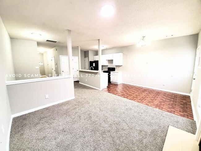 Building Photo - Large All Electric 3 BR, 2.5 Ba TH w/ Gara...