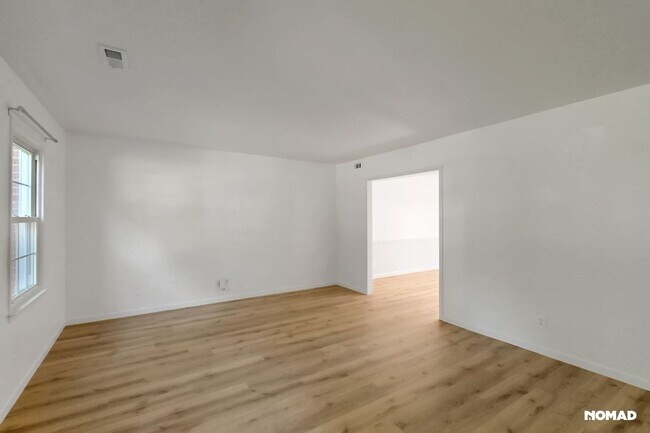 Foto del edificio - 4840 Autumn Leaf Ln