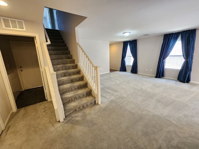 Building Photo - 3 bedroom, 1,655 sq ft home in Mountains Edge