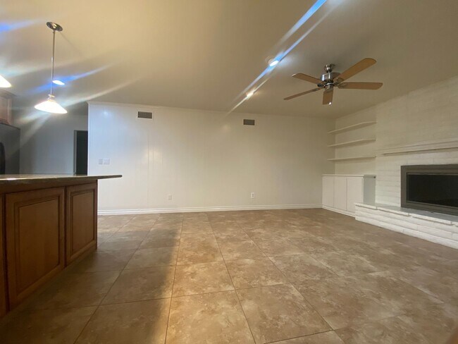 Building Photo - Lovely Home on 1/4 acre w/ Pool, Solar, Ho...