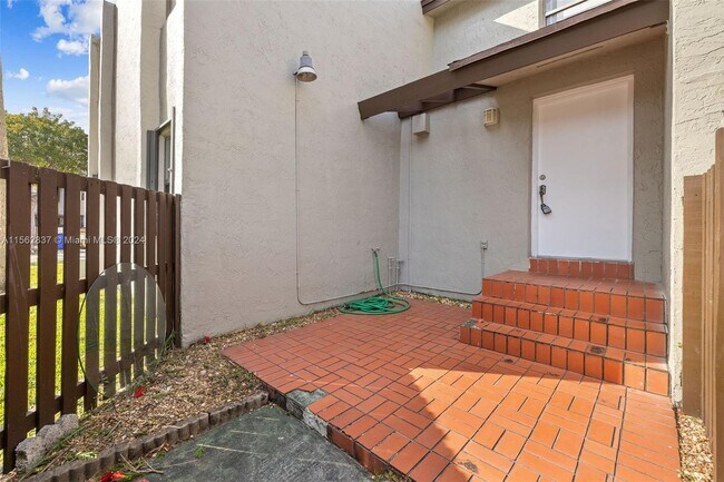 Foto del edificio - 10050 NW 9th St Cir