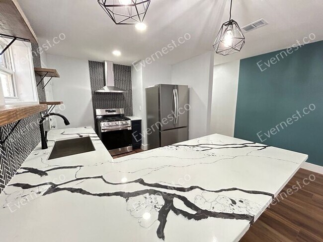 Foto del edificio - 1328 Sharon St NW