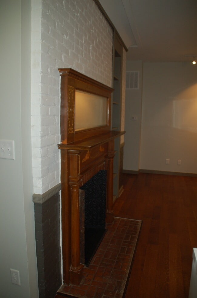 Building Photo - 842 Park Ave