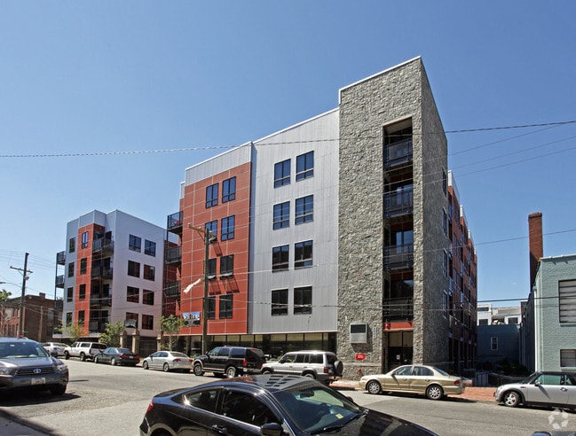 Building Photo - Old Stone Row