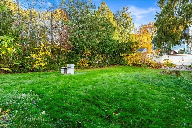 Foto del edificio - 60 Leslie Ave