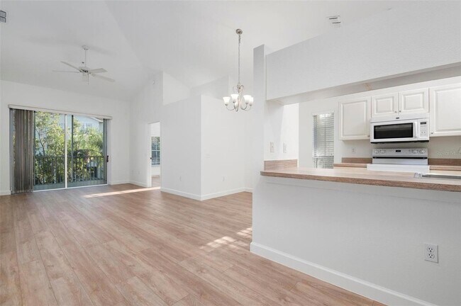 Building Photo - 4230 Castlebridge Lane Unit 825B18