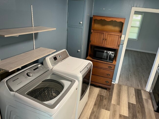 Building Photo - 1013 W Chase St